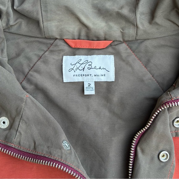 L.L. Bean Anorak Womens Sz 2 XS with zip off sleeves - converts to hooded vest - Picture 10 of 10